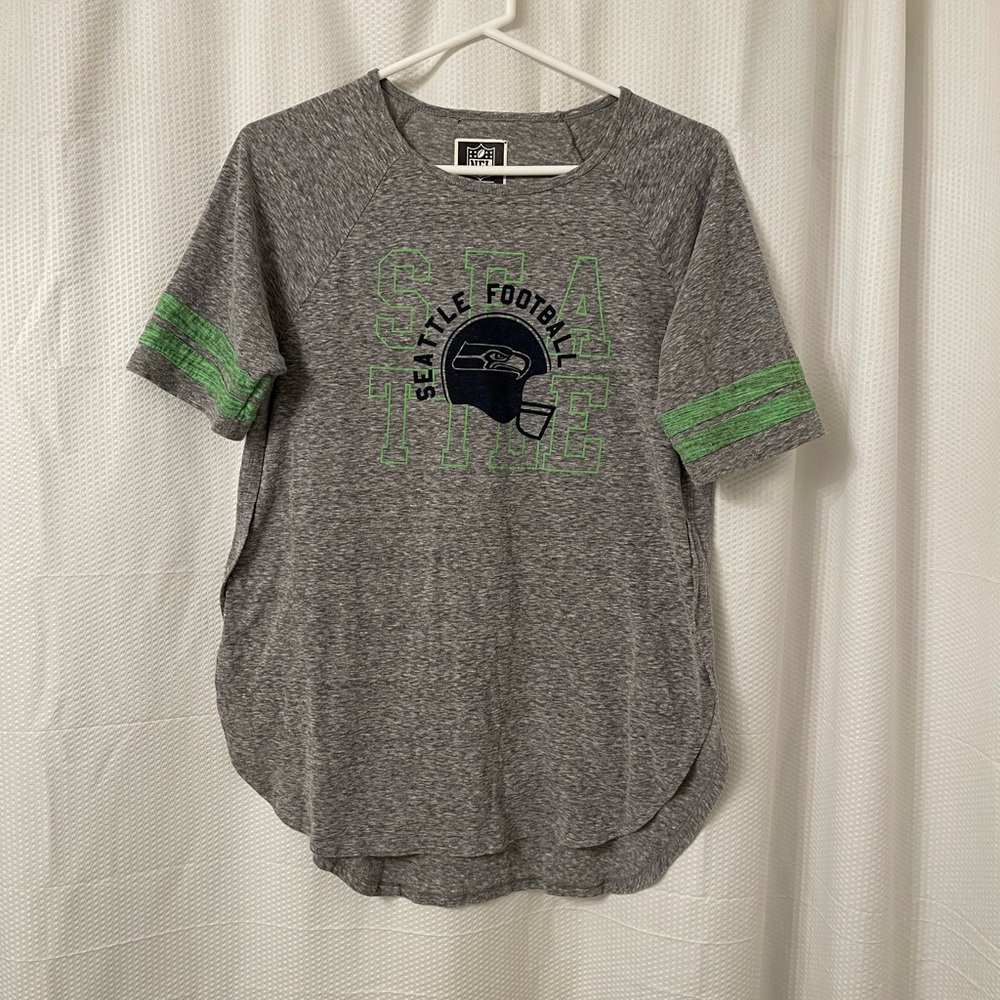 NFL Apparel Seattle Seahawks grey logo t-shirt | L